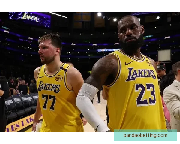 马克西与詹姆斯美队东契奇雷神合作斯图尔特敢追打老詹应以绿巨人为核心